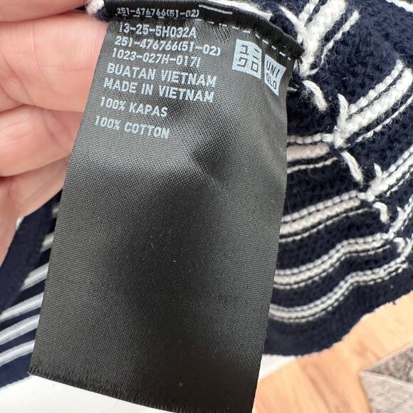 Uniqlo Navy and White Long Sleeved Nautical Stripe V Neck Sweater Medium - Picture 4 of 7